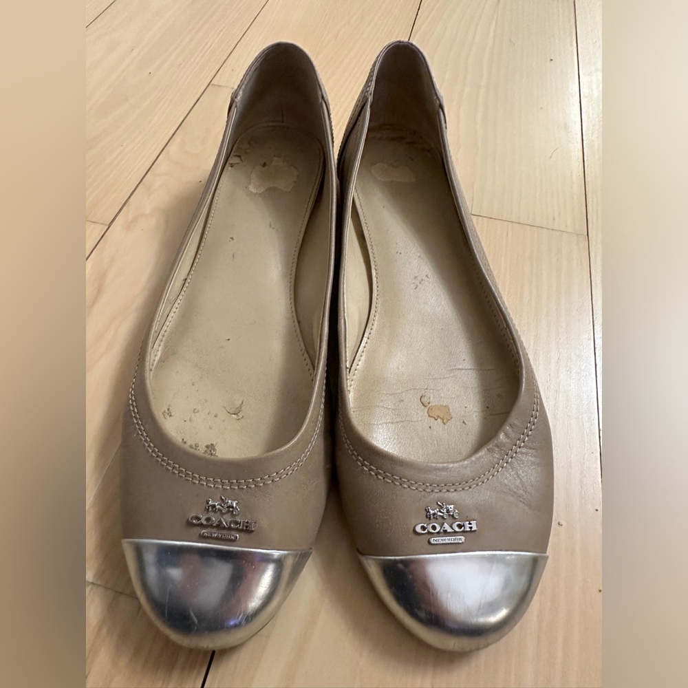 Coach Women's Beige Flats with Metallic Tips